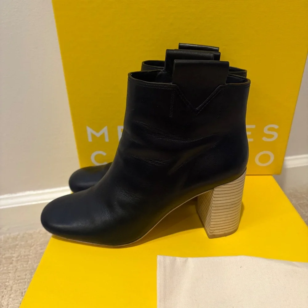 Mercedes Castillo Bailee Black Leather Block‎ Heel Ankle Boots Womens Size 7.5